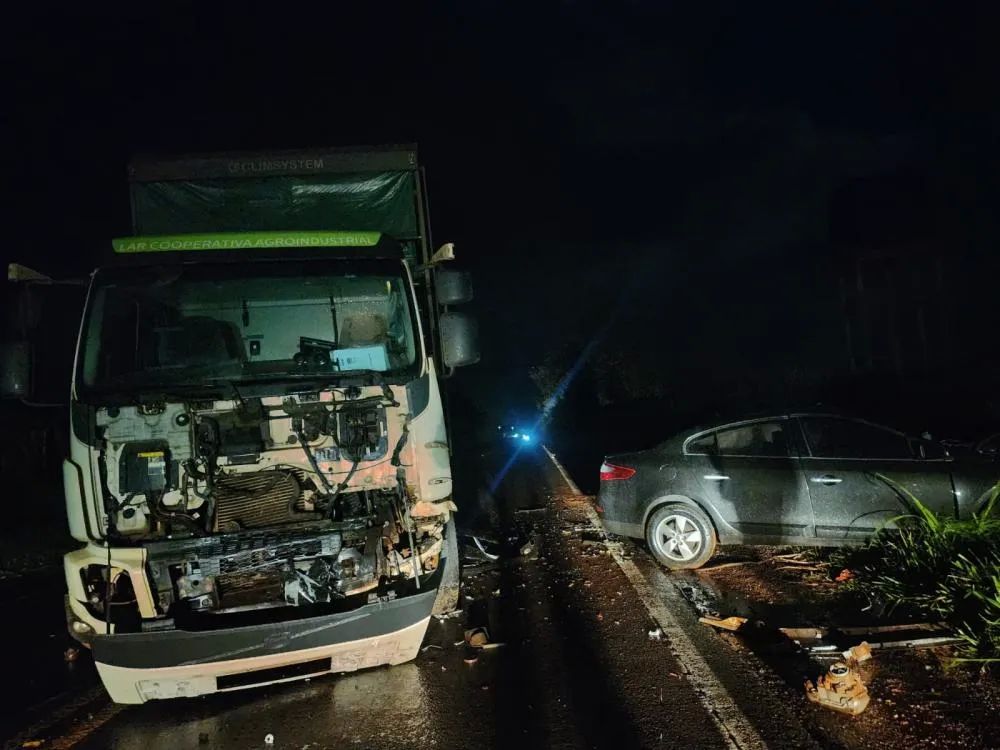 Acidente entre caminhão e carro termina com uma morte em Itaipulândia