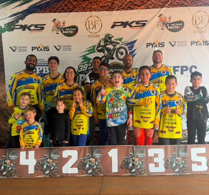 Abast BMX Clube conquista três títulos e sobe ao pódio em sete categorias no Paranaense de BMX em Toledo