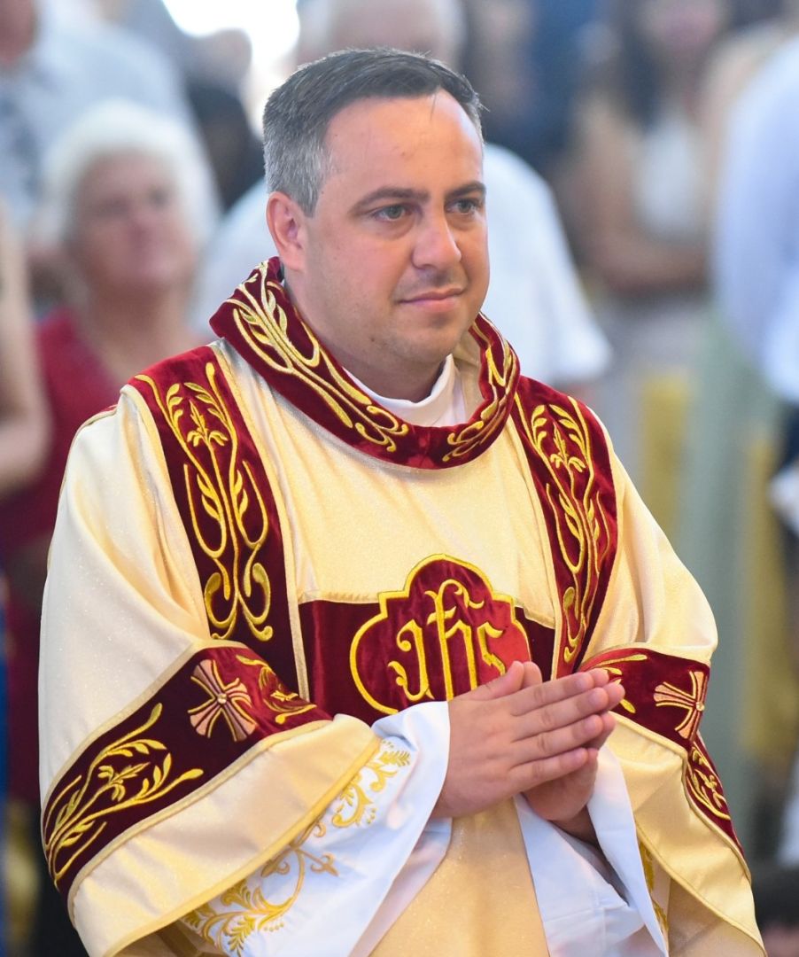 Diácono Mayron Fabrício de Oliveira será ordenado padre neste sábado (01) em Toledo; conheça a trajetória