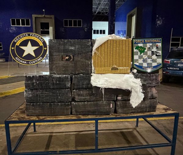 Receita Federal apreende 295 quilos de maconha escondidos em carro em Foz do Iguaçu