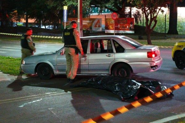 Homem é alvo de tiros em frente de casa e morre a caminho do socorro em Umuarama