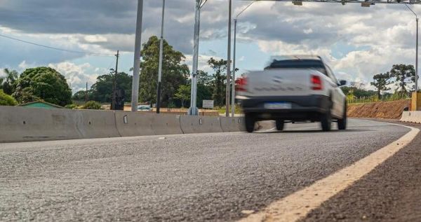 Espaço destinado a pedestres na Ponte da Amizade passa por manutenção neste domingo