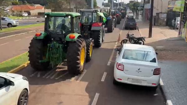 Festa do Agricultor reúne comunidades do interior com tratoraço e almoço no Centro de Eventos