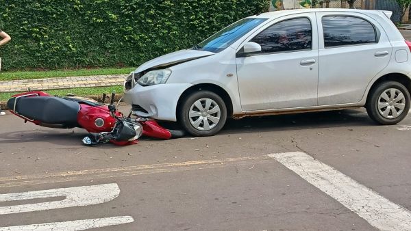 Motoboy fica ferido em colisão com carro no Jardim La Salle, em Toledo