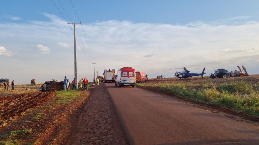 Mulher e homem morrem após acidente entre dois carros em distrito de Cascavel