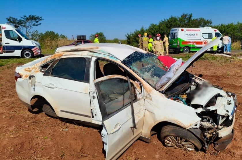 Condutor fica ferido após capotar veículo na PR-323, entre Perobal e Umuarama