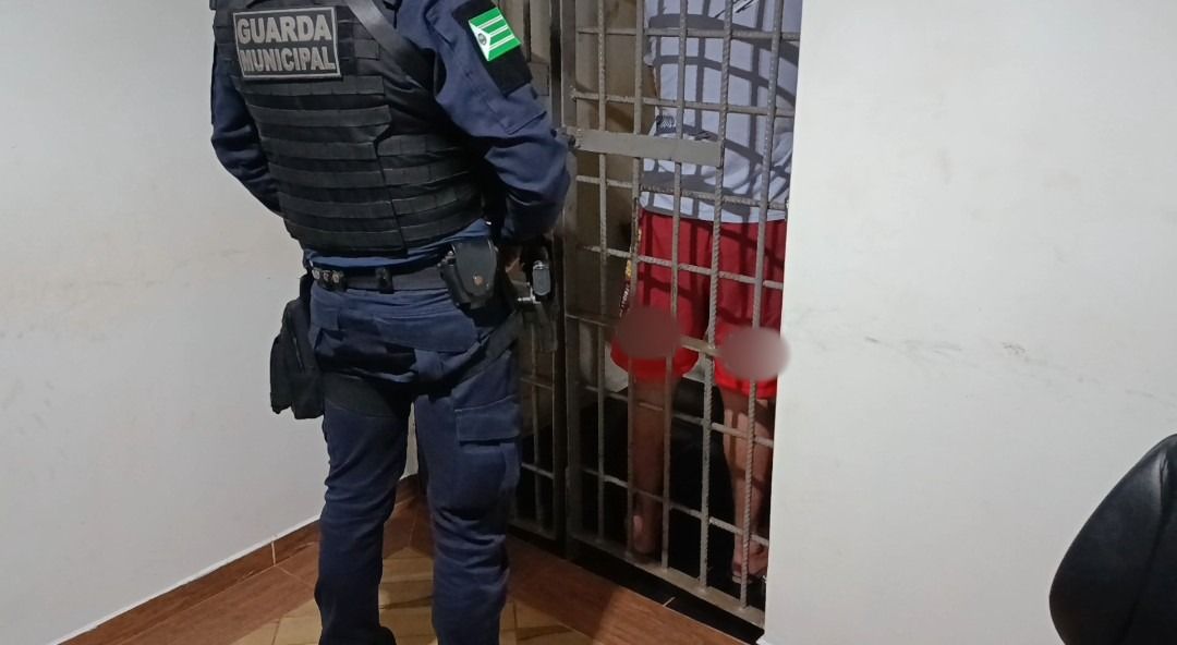 Mulher foge do companheiro após agressão e busca ajuda em comércio de Toledo
