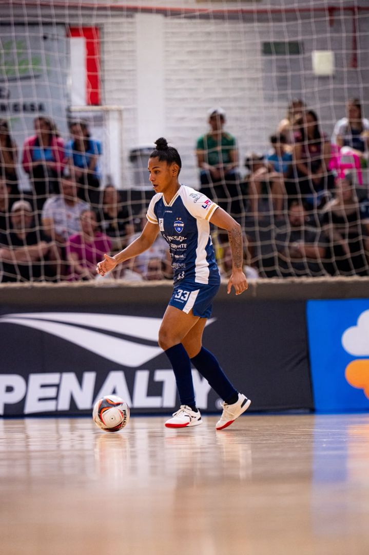 Stein Cascavel Futsal Feminino goleia a ADEF e encerra a primeira fase da Liga Nacional na liderança