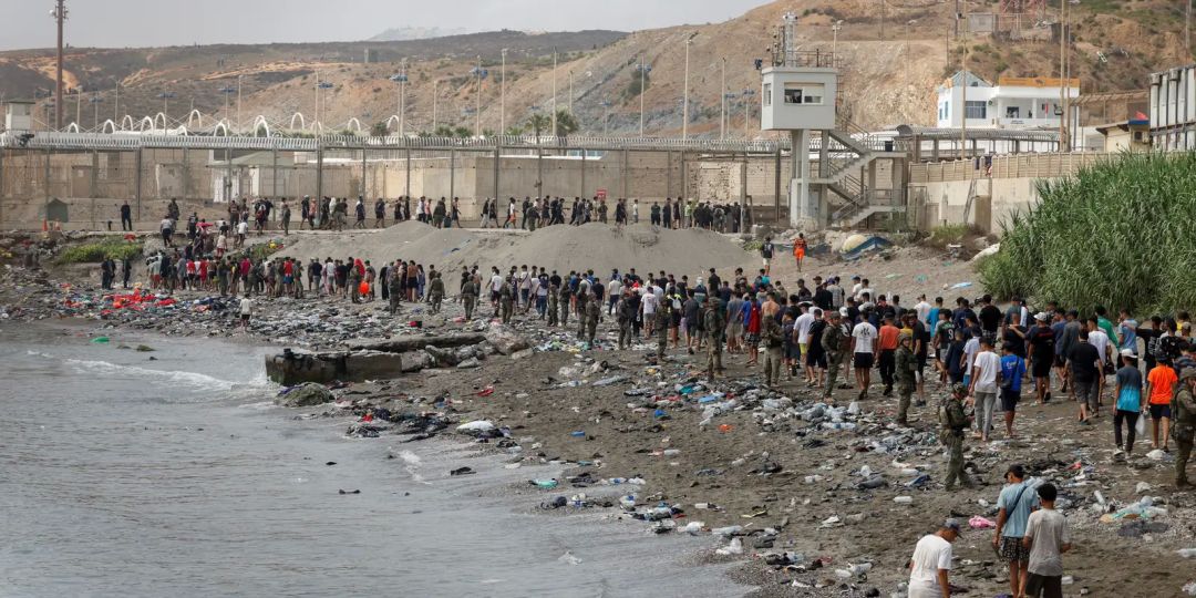 Espanha põe barreira flutuante em Ceuta após fluxo morte de imigrantes