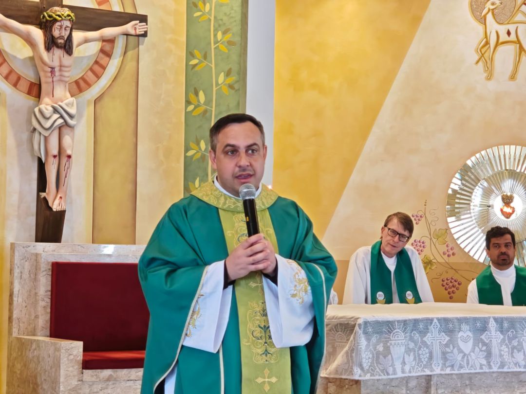 Após oito anos de formação, Mayron Fabrício de Oliveira é ordenado padre em Toledo
