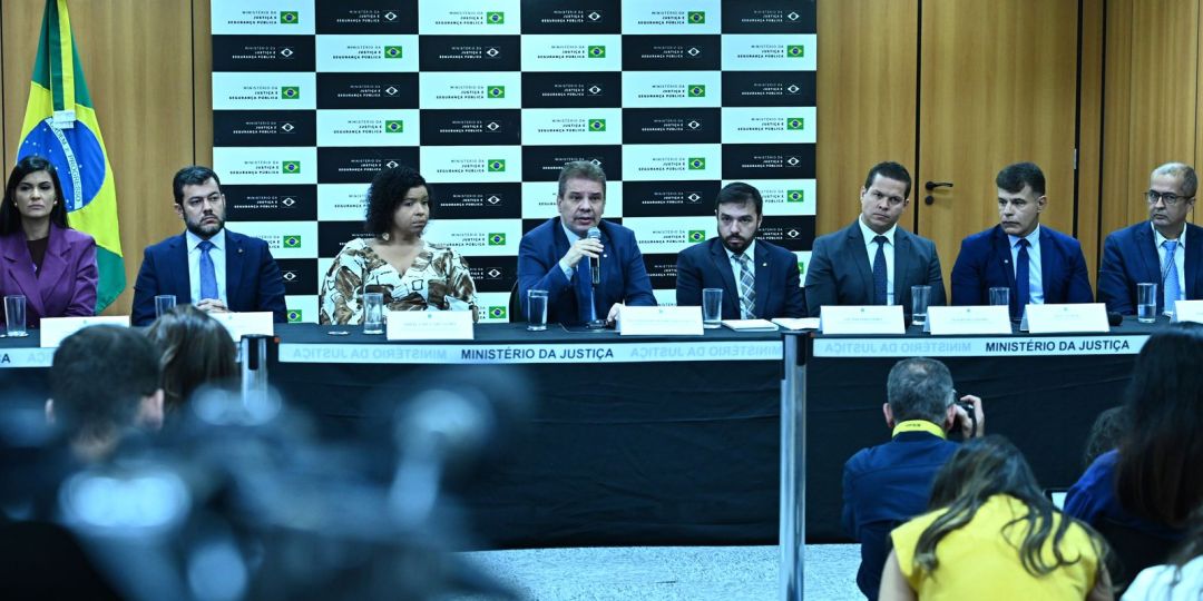 Operação Lívia combate rede que induzia jovens a suicídio na internet