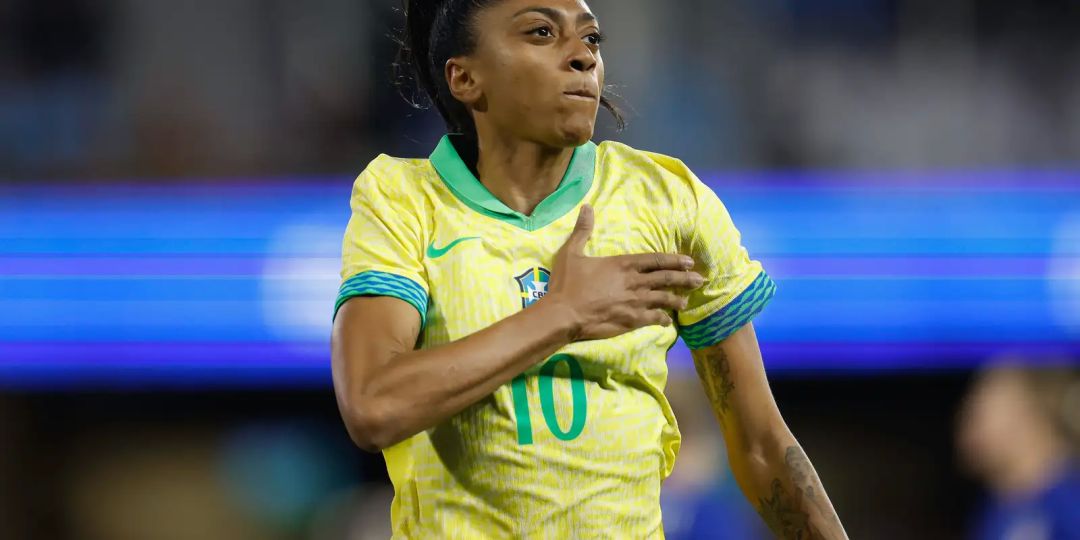 Barcelona anuncia Kerolin com valor recorde no futebol feminino brasileiro