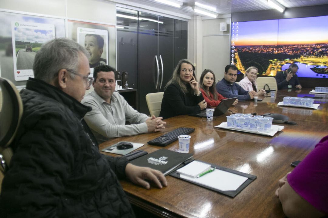 Comitiva do Sudoeste conhece modelo da Casa Abrigo Regional de Toledo
