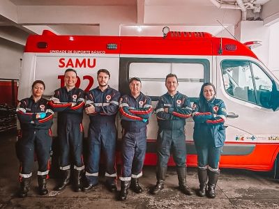 Equipe do Consamu realiza parto dentro de ambulância durante transferência na BR-277