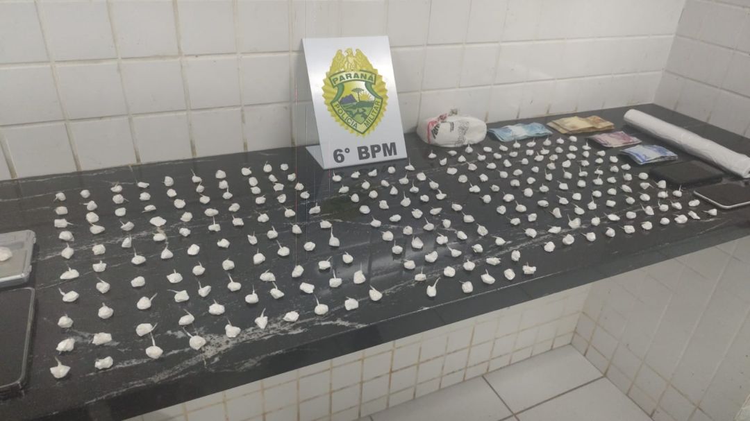 Homem é preso com 254 porções e tablete de cocaína em Cascavel