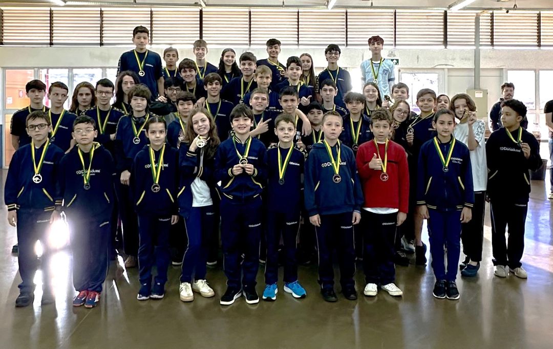 Colégio Donaduzzi entrega medalhas a participantes do Concurso Canguru de Matemática