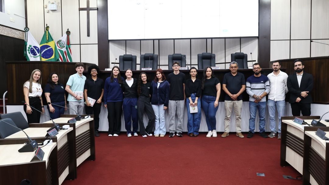 Parlamento Jovem 2026 participa de capacitação na Câmara de Toledo