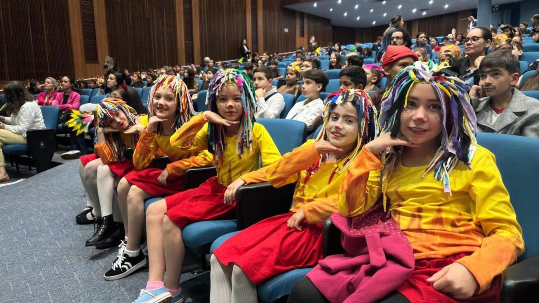 Festiarte reúne alunos da Rede Municipal no Teatro de Toledo