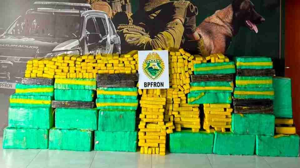 Homem é preso com mais de 800 kg de maconha em Saveiro na PR-323 em Umuarama