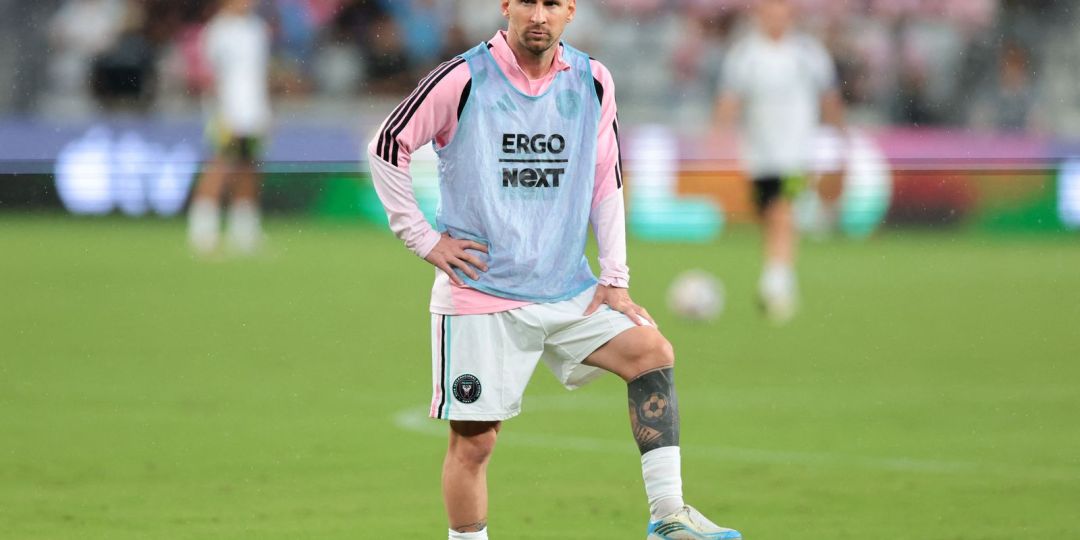Messi escreve homenagem ao pai falecido e questiona futuro no esporte