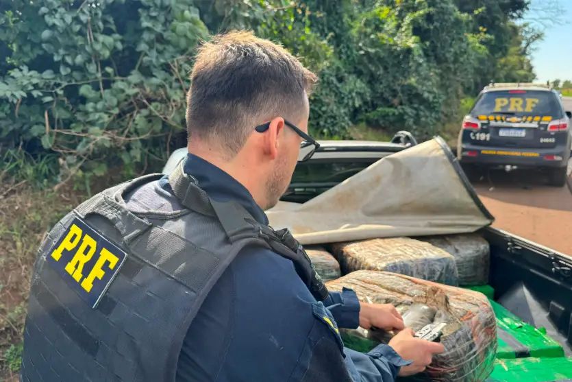 PRF apreende mais de meia tonelada de drogas em caminhonete clonada na PR-323