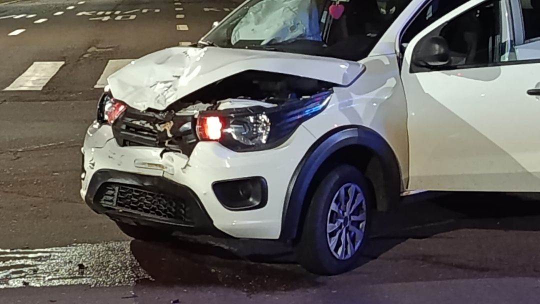 Motociclista sai ileso após colisão frontal com carro em Toledo