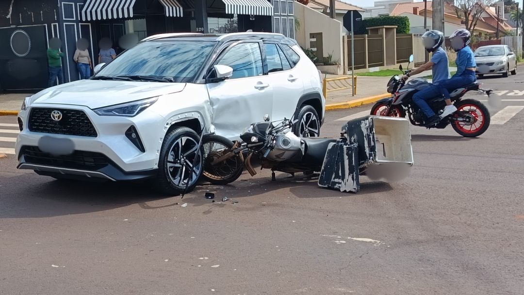 Colisão em cruzamento do Jardim La Salle deixa motoboy ferido em Toledo