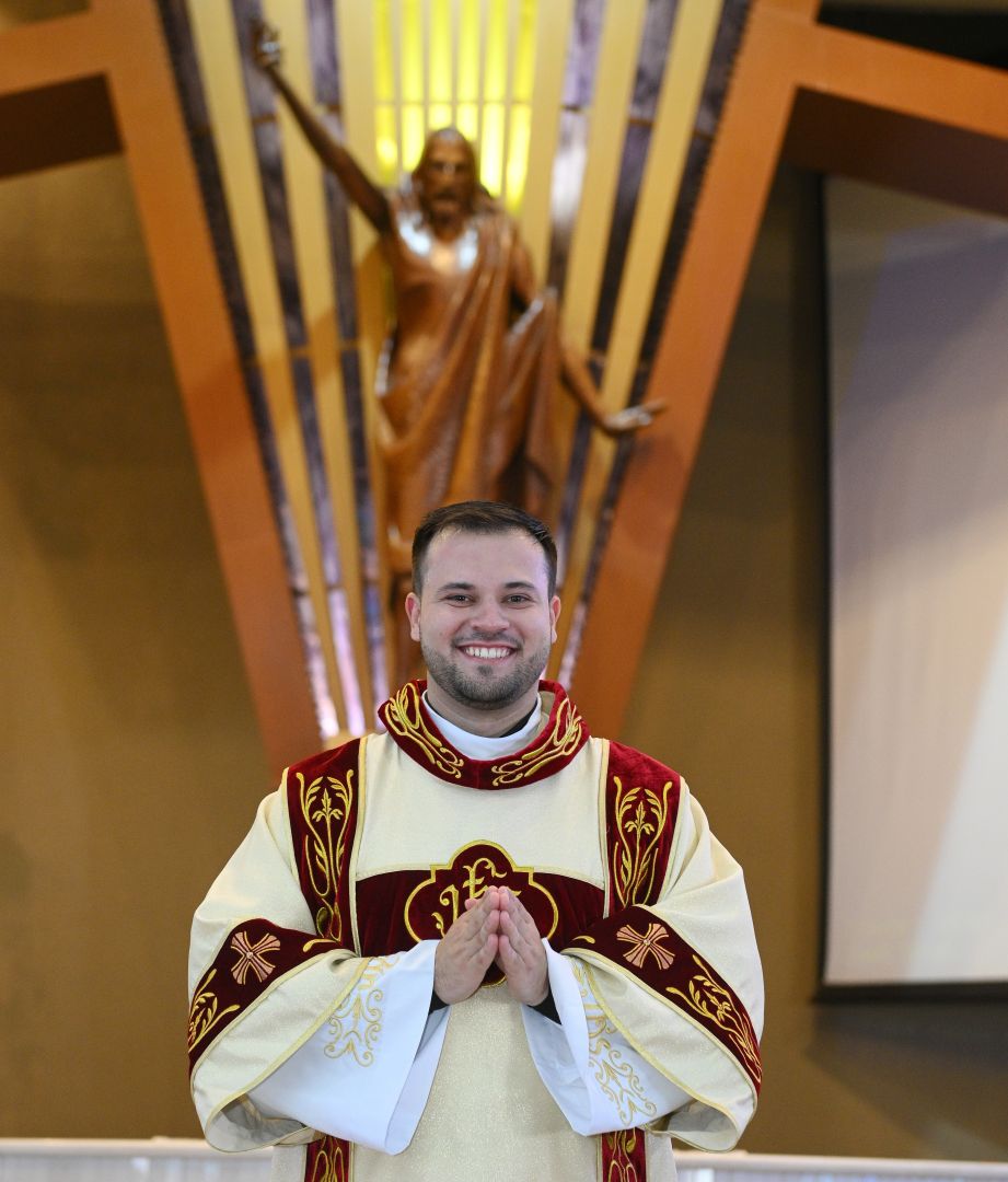 Diocese de Toledo ganha novo padre neste sábado com ordenação de Matheus Thim
