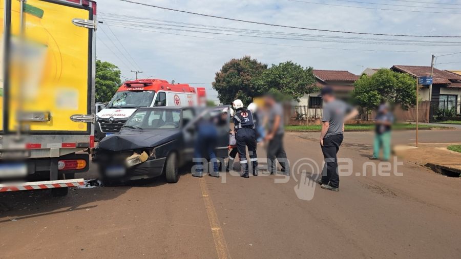 Colisão violenta entre utilitário e Uno deixa motorista ferido no anel viário de Marechal Rondon