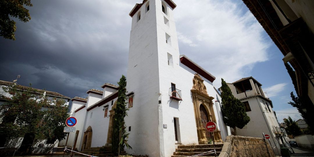 Terremoto atinge Granada e danifica prédios e carros