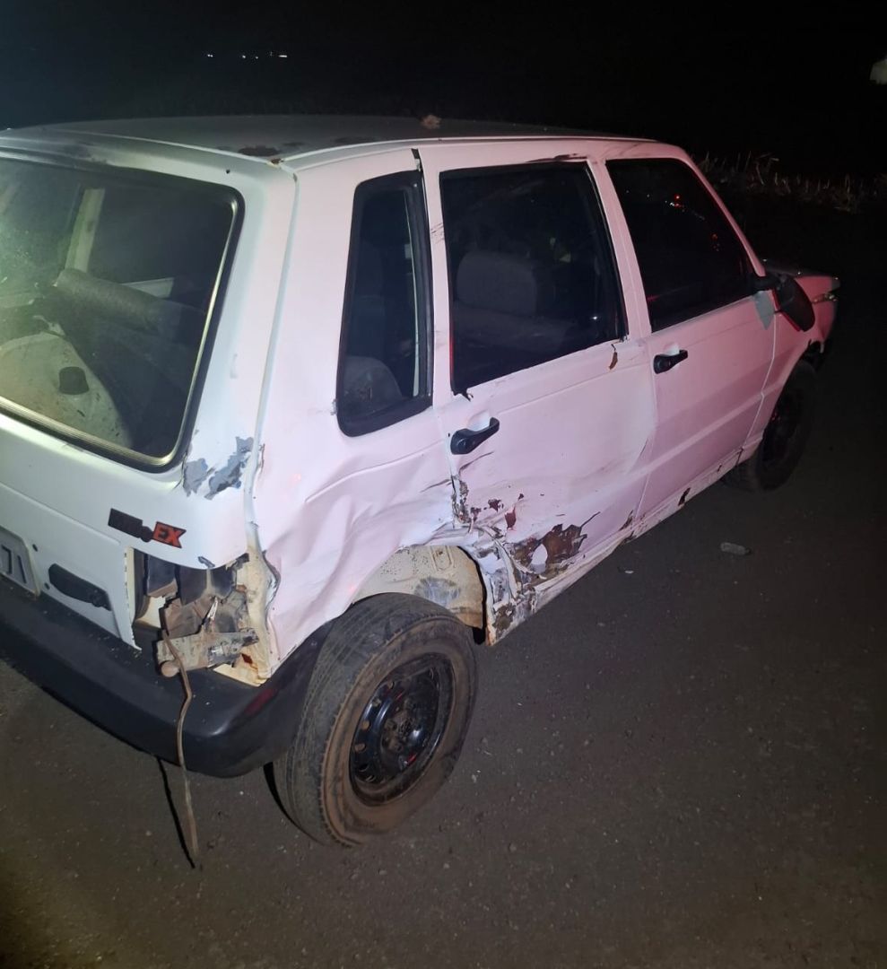 Acidente entre moto e carro deixa dois jovens feridos na PR-182, em Toledo