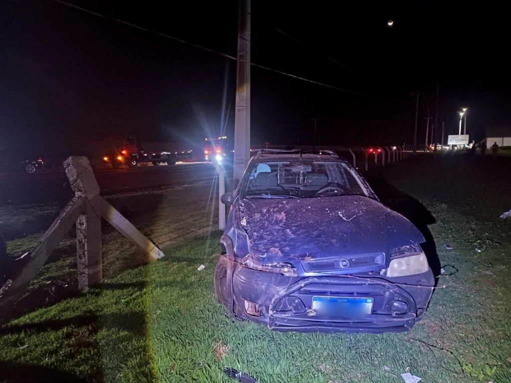 Colisão entre dois carros deixa um ferido na PR-364 em Terra Roxa