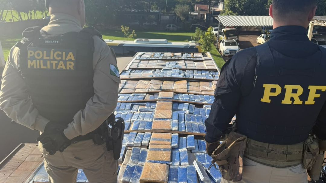Cerca de 1,5 tonelada de maconha é apreendida escondida no teto de caminhão em Toledo