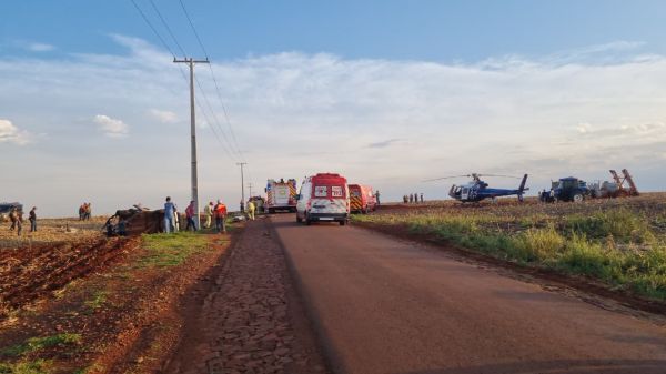 Mulher e homem morrem após acidente entre dois carros em distrito de Cascavel