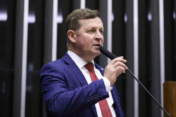 Deputado federal Elton Welter é vítima de tentativa de assalto em São Paulo e sofre fratura no rosto