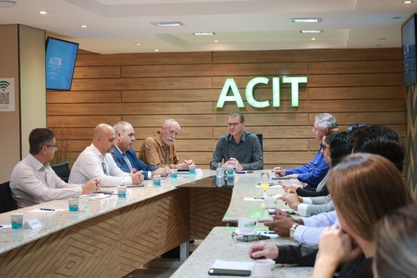 Conselho Comunitário de Segurança apresenta ações à diretoria da ACIT em Toledo