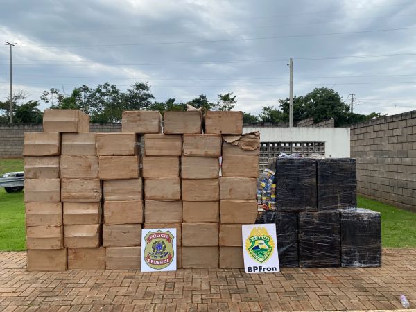 PF e BPFron apreendem 25 mil pacotes de cigarros contrabandeados em Porto Mendes