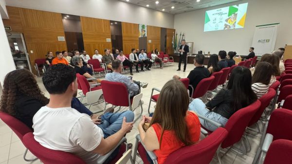 ACIT Café & Negócios reúne associados para divulgação de suas empresas